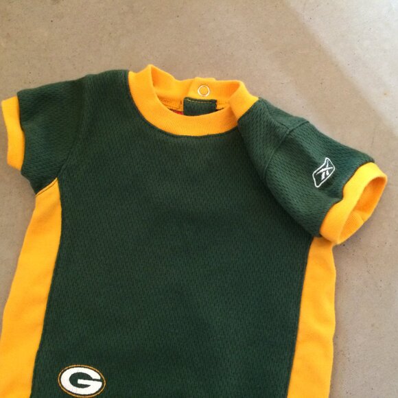 Size 6/9 Green Bay Packer Onsie and Bib Bundle - Picture 7 of 12
